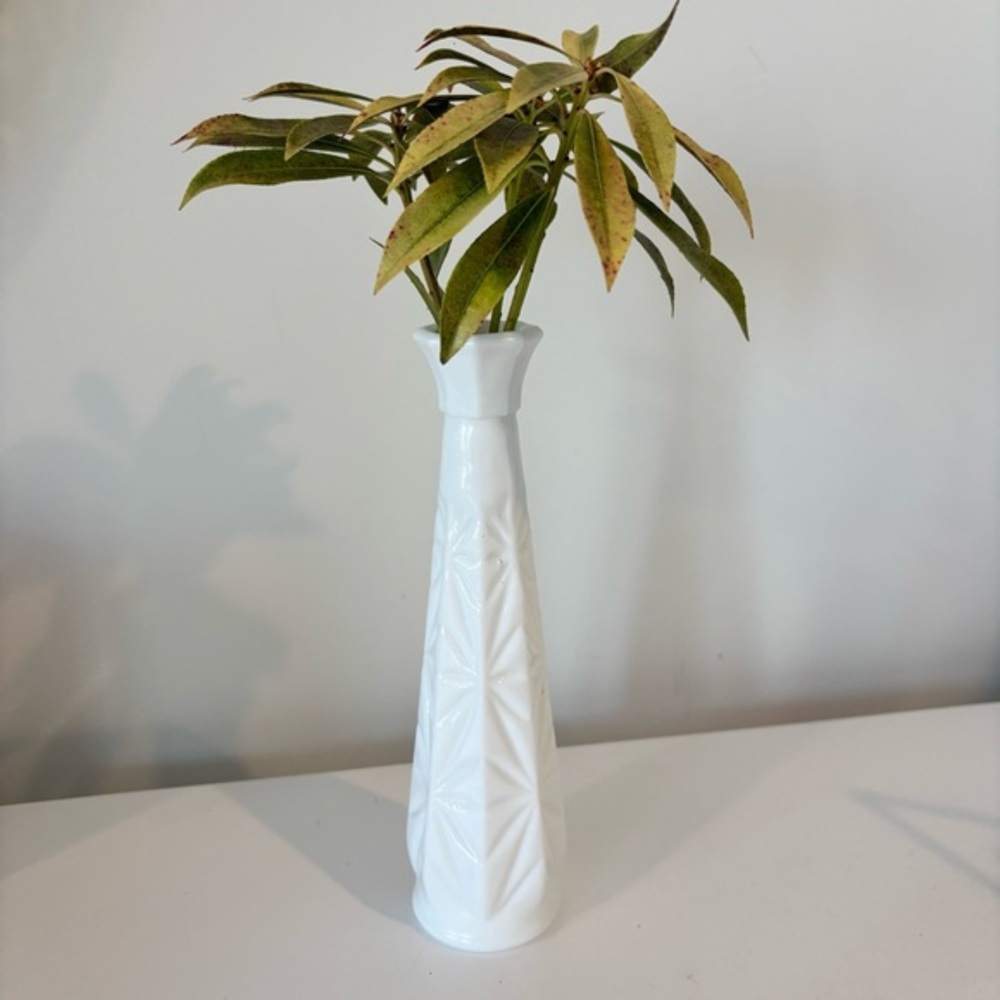 Vintage milk glass flower vase pinwheel pattern 9" tall 1960-1970 tapered